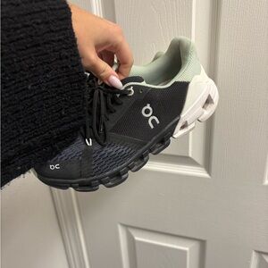 On cloud Women's Black Running Shoes